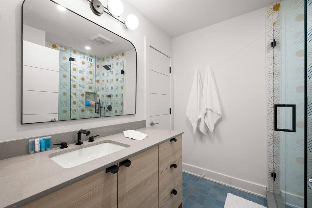 Soco-a-go-go Apartment