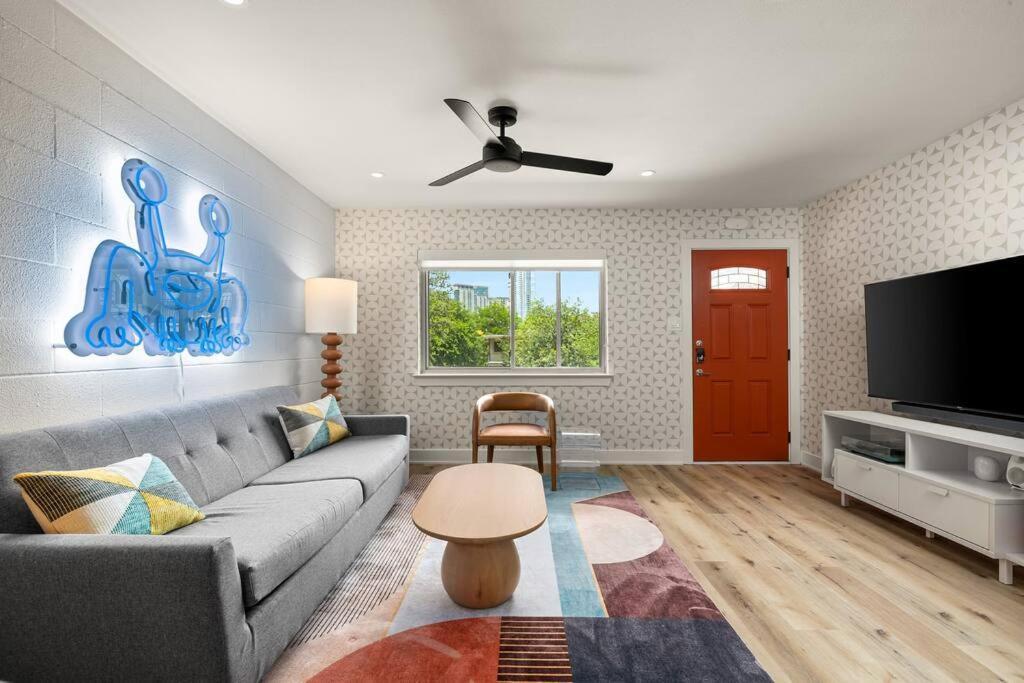 Soco-a-go-go Apartment *