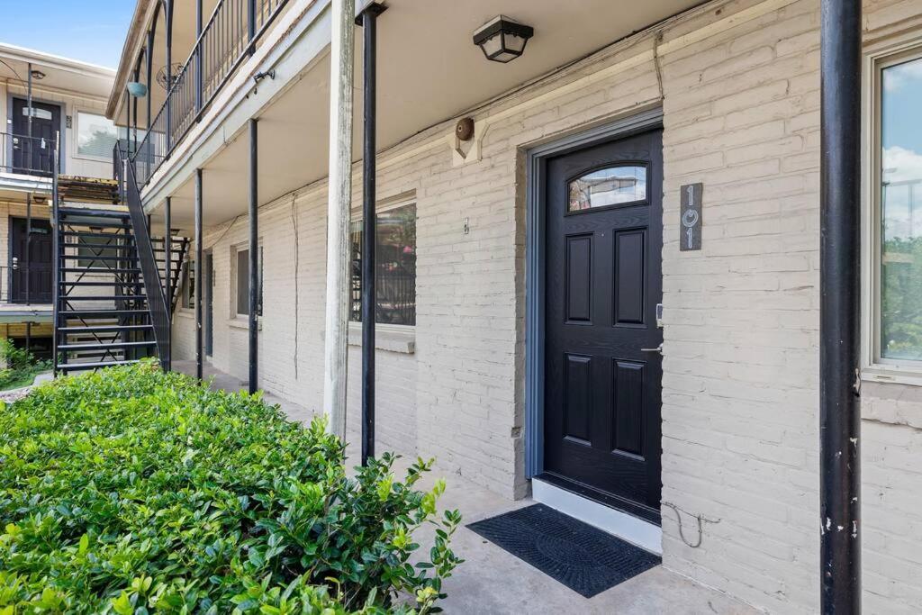 Soco-a-go-go Apartment